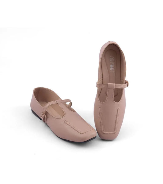 The classic flat shoes stylish G buckle strap your everyday wear.