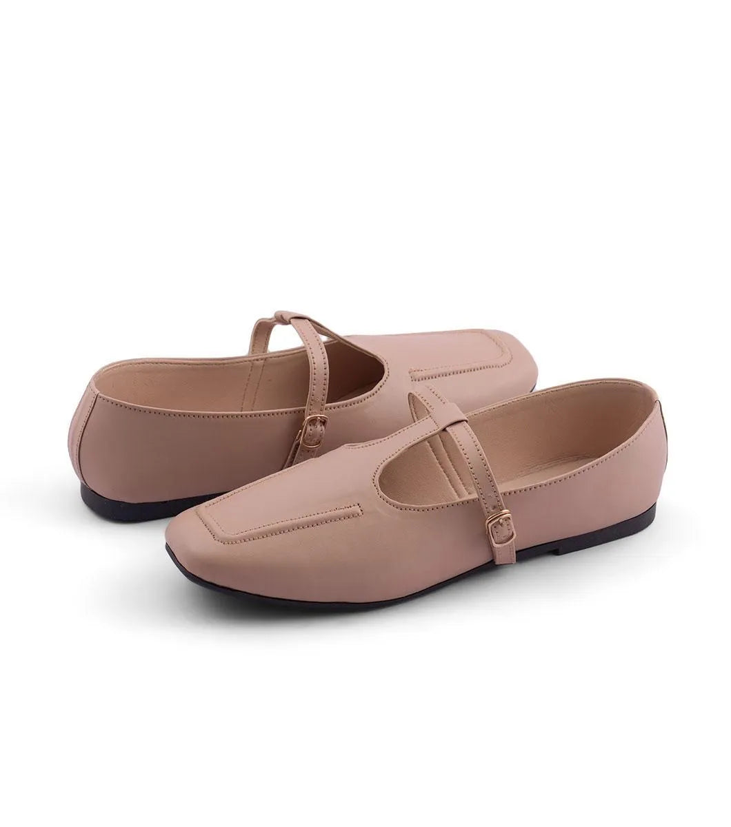 The classic flat shoes stylish G buckle strap your everyday wear.